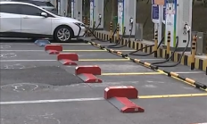 
        		电车停充电车位没充电 结果被收80元占位费！网友热议 ！	