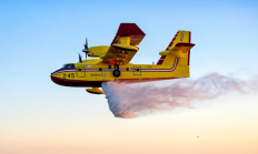 
        		男子飞无人机撞坏CL-415消防飞机 被判坐牢14天赔110万元 !	