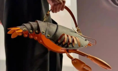 LV龙虾造型手袋售价55500元 官方:背起来并不突兀 !