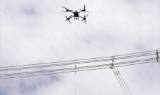 
        		国内首次！国网湖北电科院实现无人机挂拆特高压线路 !	