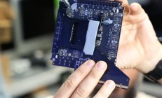 维修专家怒批RTX 5090公版显卡设计:接口脆弱几乎无法修复