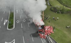 
        		江西一半挂车突然起火 20吨快递葬身火海 近半数被烧毁 !	