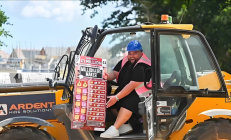 
        		男子彩票中奖近千万果断辞职 ：不分昼夜放纵 结果进了医院 ！	