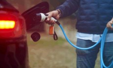 优步推出 Uber Electric:网约车主换电动汽车补贴最高 5000 美元